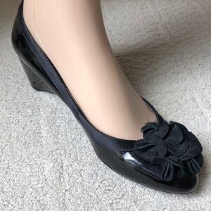 Bandalino black patent leather flower adorned wedge shoes